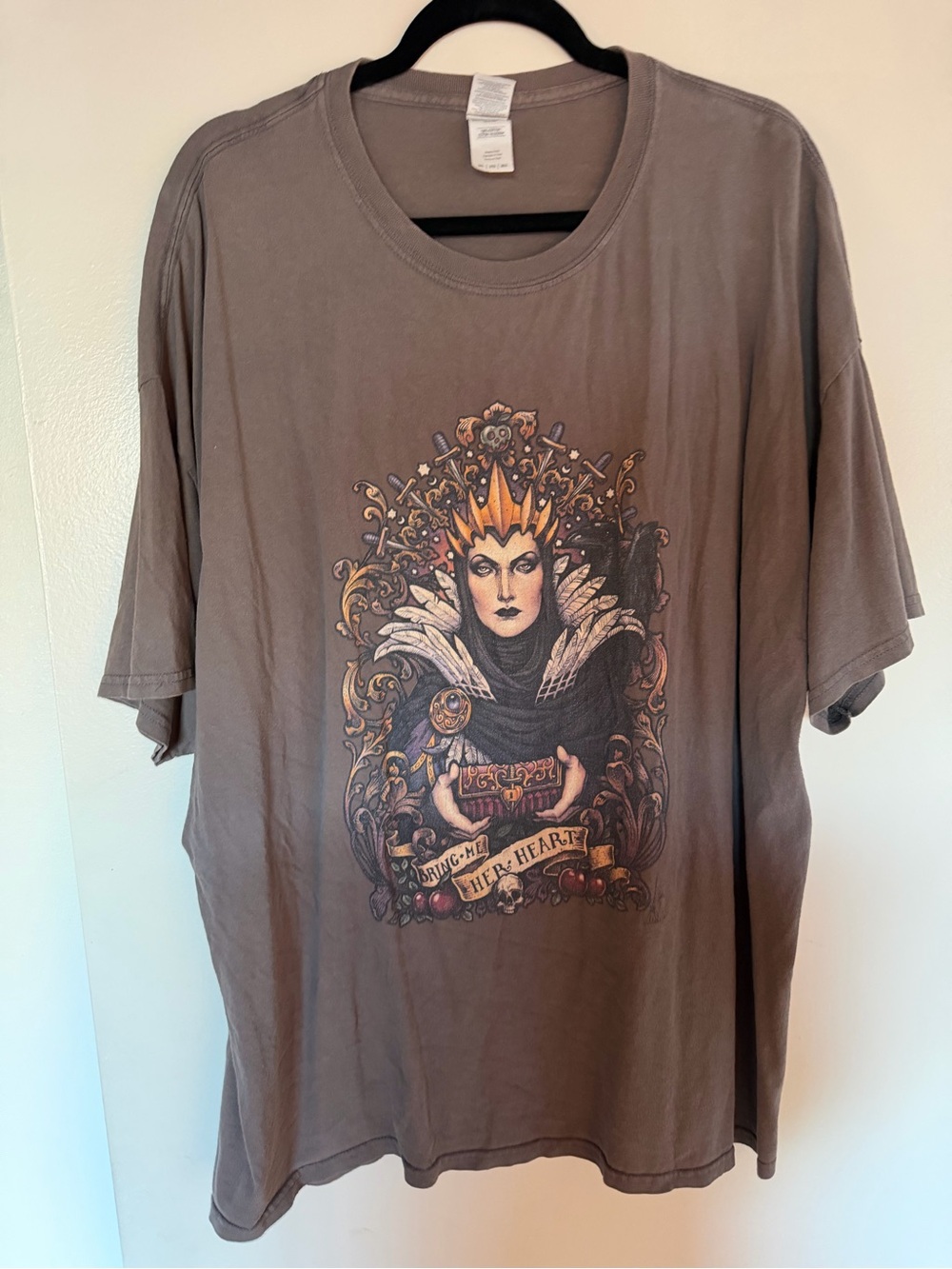 Gildan Evil Queen Brown GrayGraphic Short Sleeve Tee Bring Me Her Heart Disney